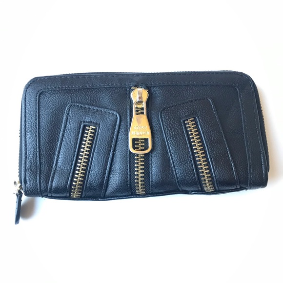 Steve Madden Handbags - Steve Madden Black Leather Wallet Chunky Zipper